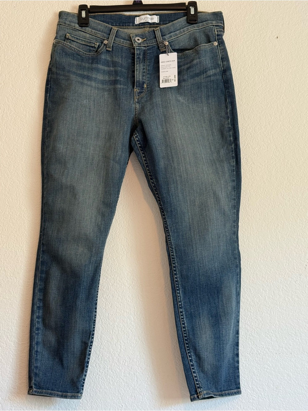 Yummie Light Wash Skinny Jeans for Women - Stretch Denim
